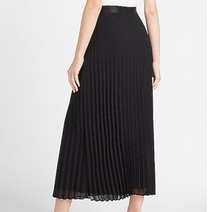 High Waisted Pleated Maxi Skirt